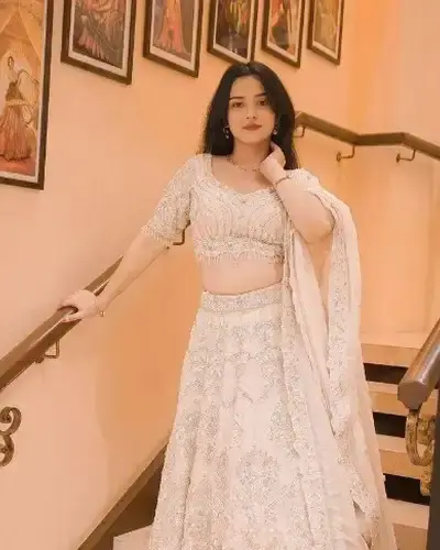 Escort Bhatwari